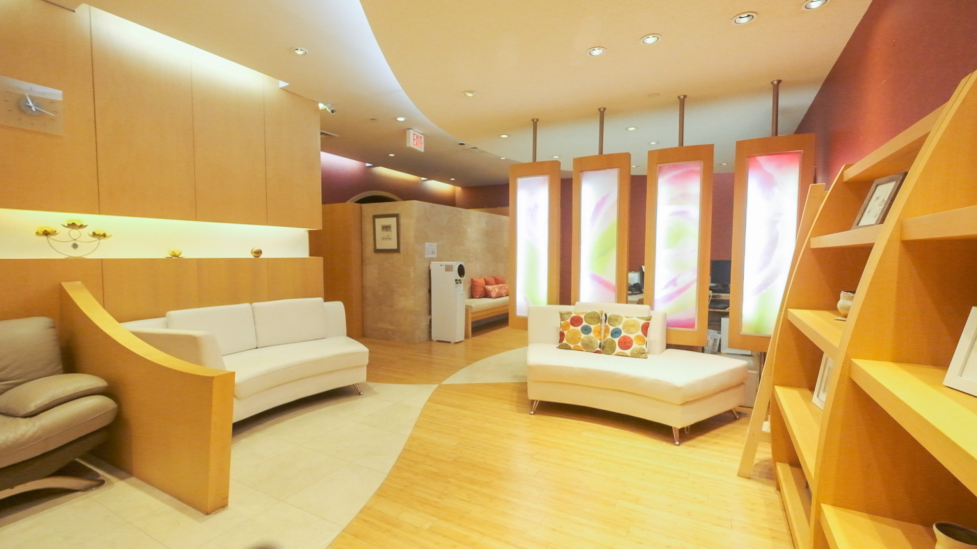 Therapy rooms with Himalayan salt, Maek Ban Seok stone, and red light